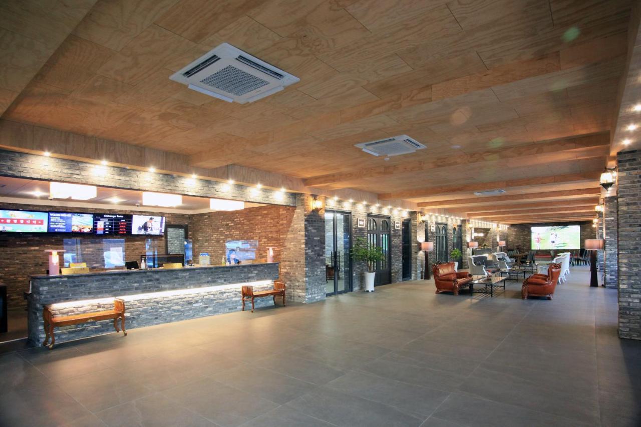 Ramada By Wyndham Suanbo Hotel Чунгджу Екстериор снимка