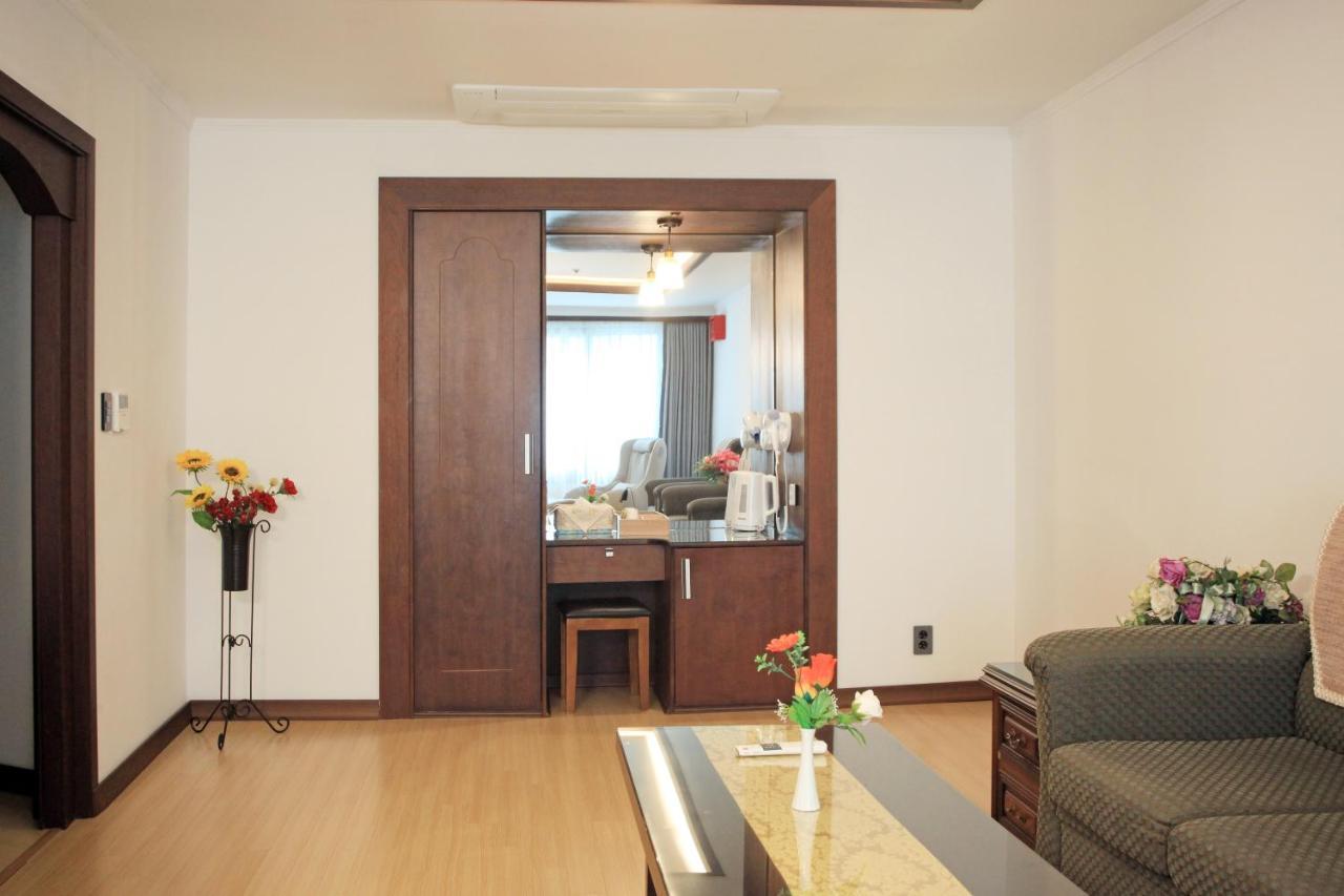 Ramada By Wyndham Suanbo Hotel Чунгджу Екстериор снимка