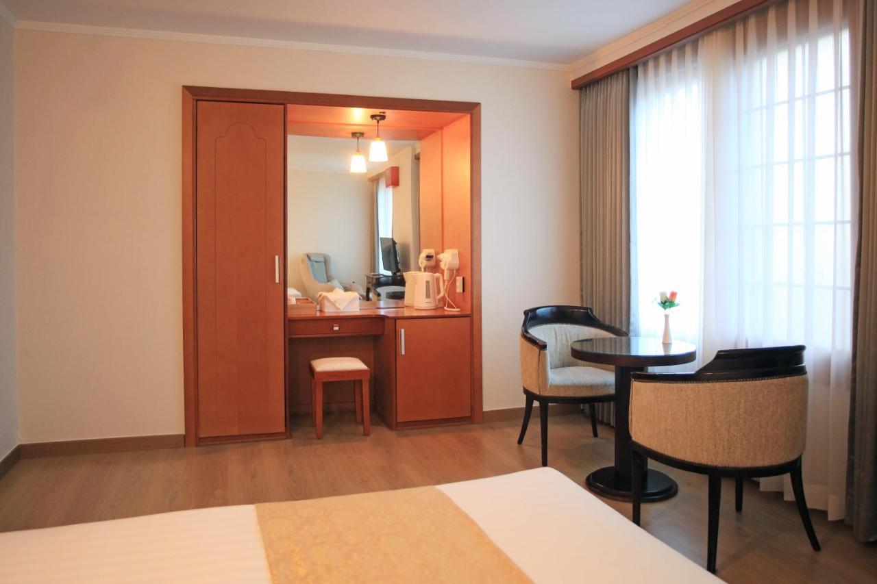 Ramada By Wyndham Suanbo Hotel Чунгджу Екстериор снимка