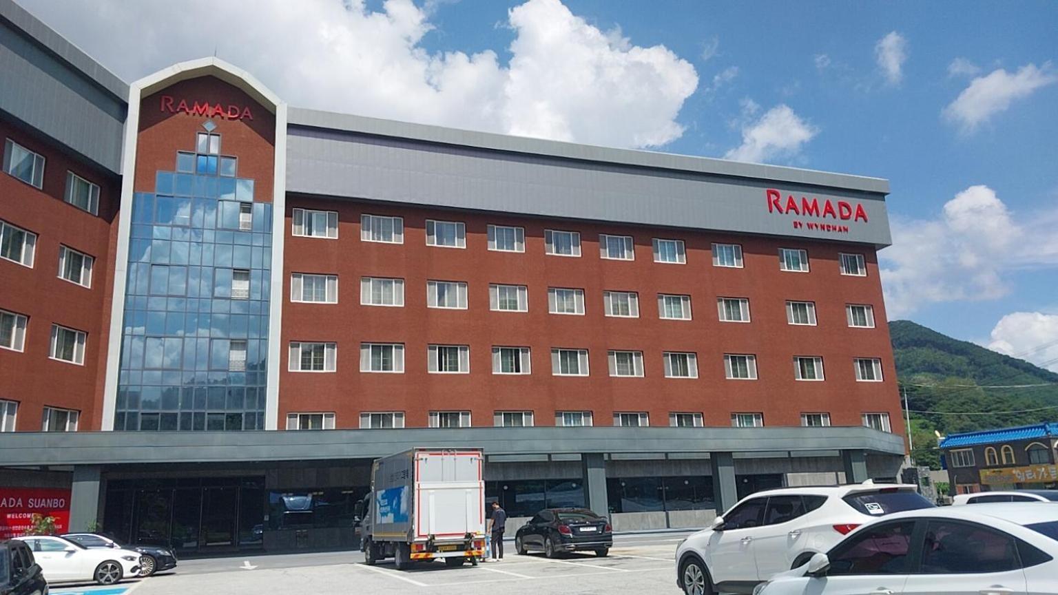 Ramada By Wyndham Suanbo Hotel Чунгджу Екстериор снимка